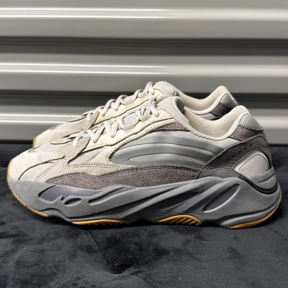 Size 8 - Adidas Yeezy Boost 700 V2 Tephra Grey Beige Gum FU7914 Mens Sneakers - Picture 3 of 9